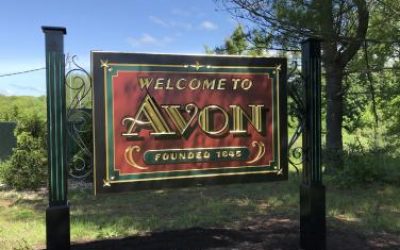 Professional residential cleaning service in Connecticut with trained team and high-quality tools in Avon, CT.